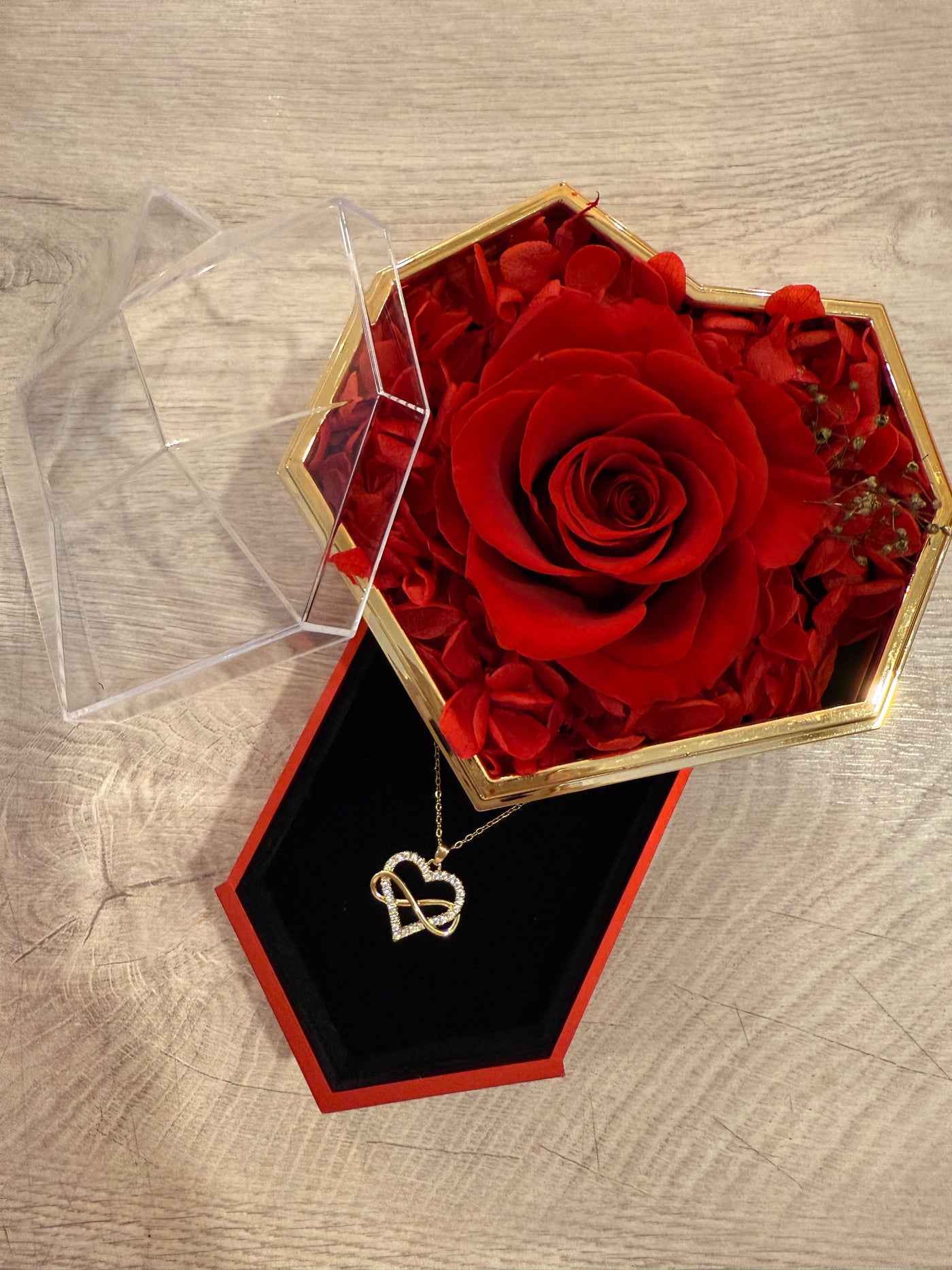 Coffret Cadeau Luxueux “Princess” — Rose éternelle, peluche, chocolats & boîte en bois artisanale